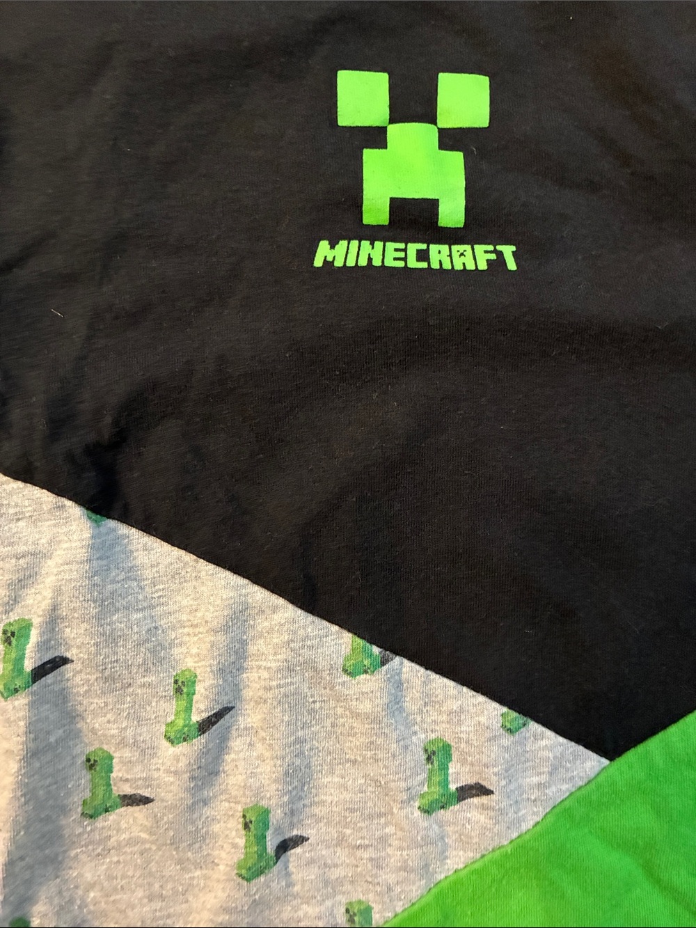 Minecraft Creeper Boys' Large Long Sleeve Colorblock Tee - Black & Green Large - Picture 3 of 6